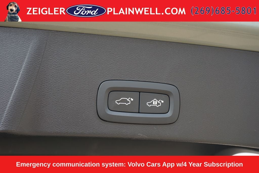 2023 Volvo XC40 B5 Plus Dark Theme AWD Heated Leather Power Moonroof Nav Rear Camera