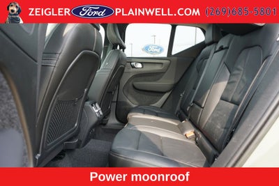 2023 Volvo XC40 B5 Plus Dark Theme AWD Heated Leather Power Moonroof Nav Rear Camera