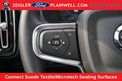 2023 Volvo XC40 B5 Plus Dark Theme AWD Heated Leather Power Moonroof Nav Rear Camera