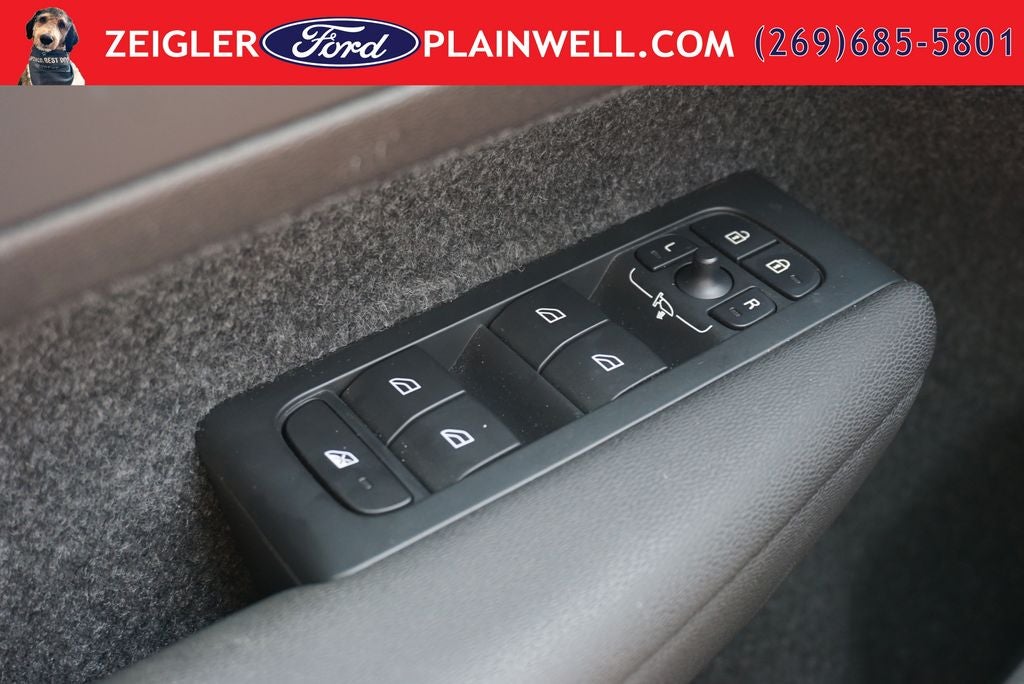 2023 Volvo XC40 B5 Plus Dark Theme AWD Heated Leather Power Moonroof Nav Rear Camera
