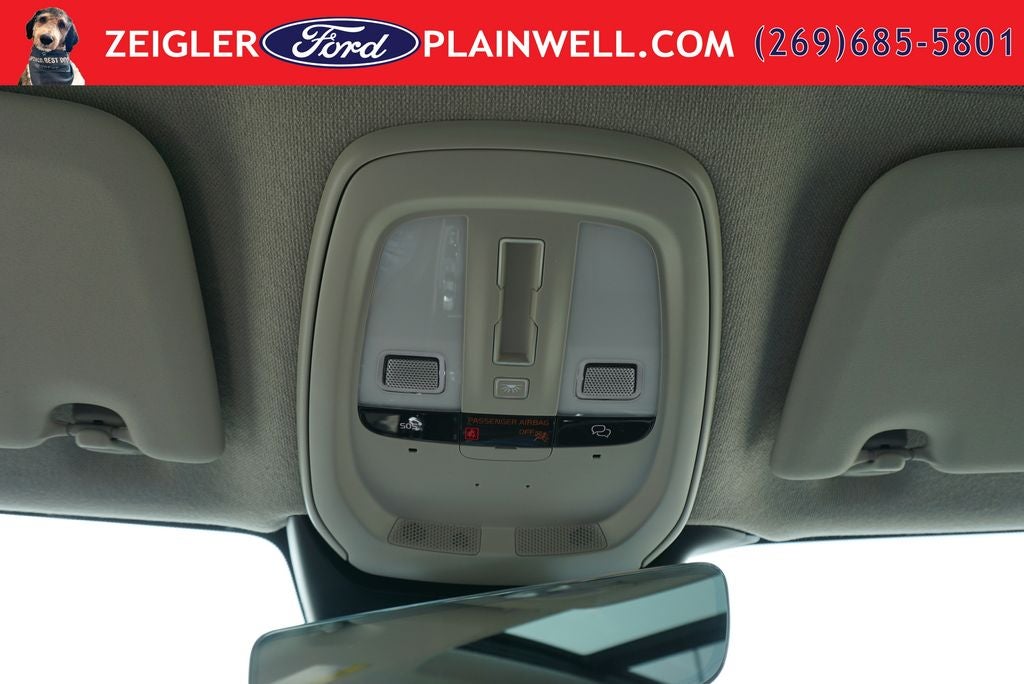 2023 Volvo XC40 B5 Plus Dark Theme AWD Heated Leather Power Moonroof Nav Rear Camera