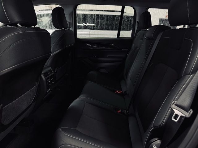 2023 Jeep Grand Cherokee Laredo 4x4