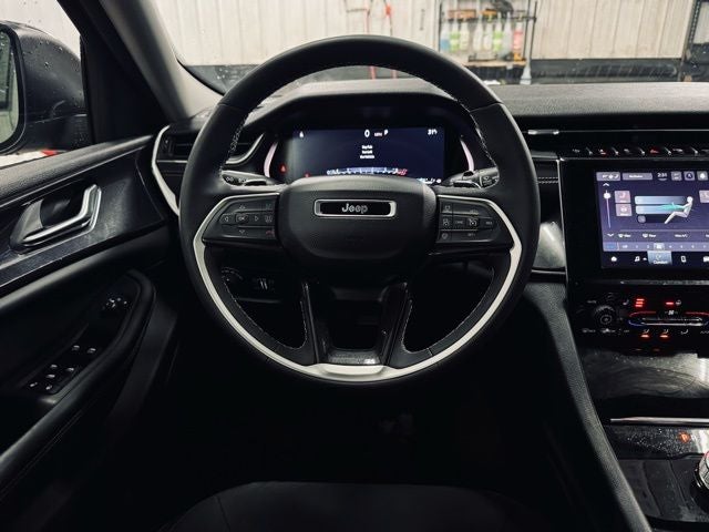 2023 Jeep Grand Cherokee Laredo 4x4