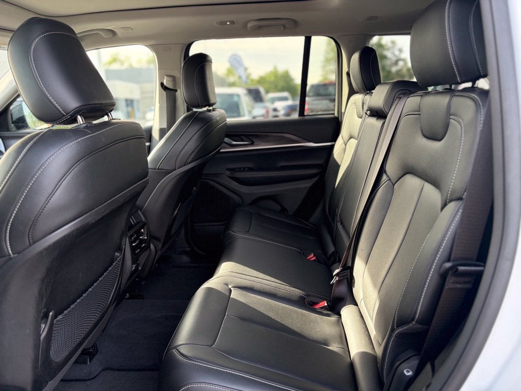 2023 Jeep Grand Cherokee Limited * Certified Pre-Owned *