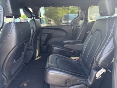 2025 Chrysler Pacifica Select * Certified Pre-Owned *