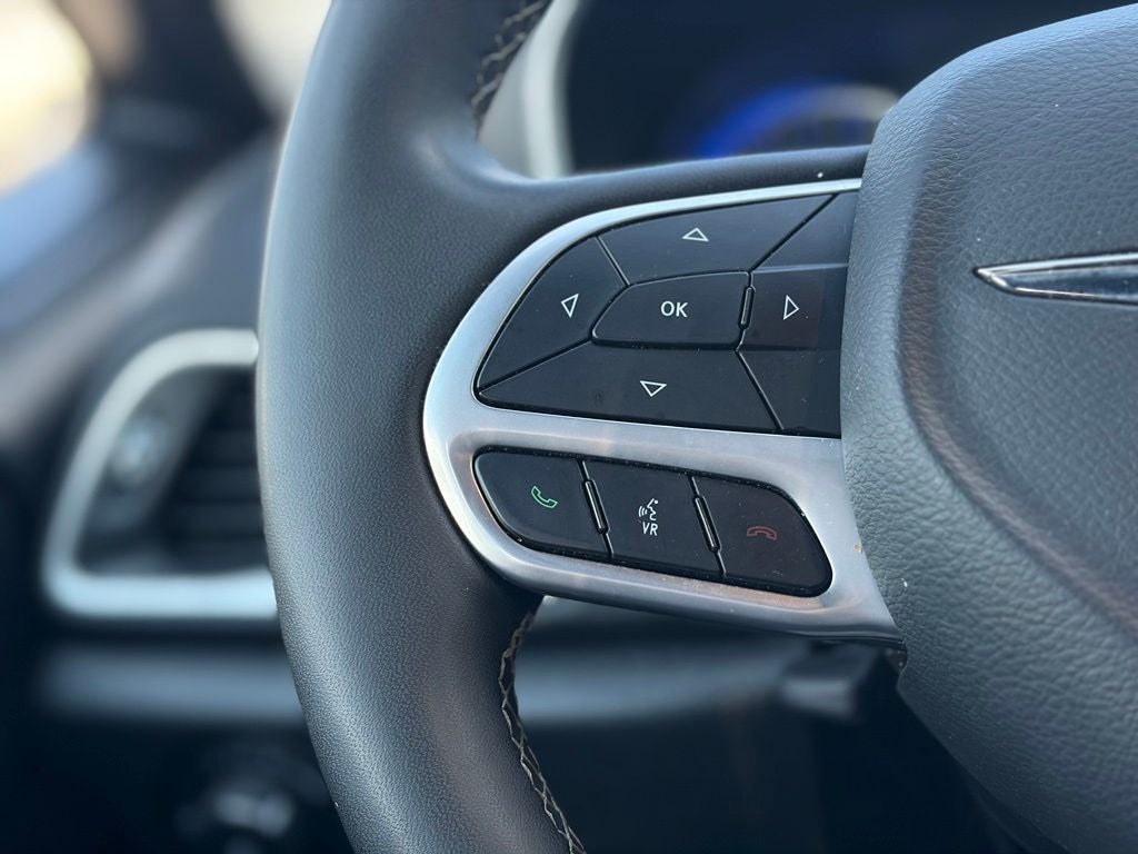 2025 Chrysler Pacifica Select * Certified Pre-Owned *