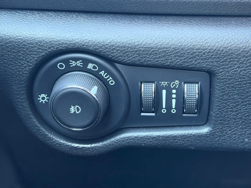 2025 Chrysler Pacifica Select * Certified Pre-Owned *