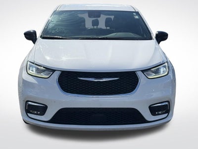 2025 Chrysler Pacifica Select * Certified Pre-Owned *