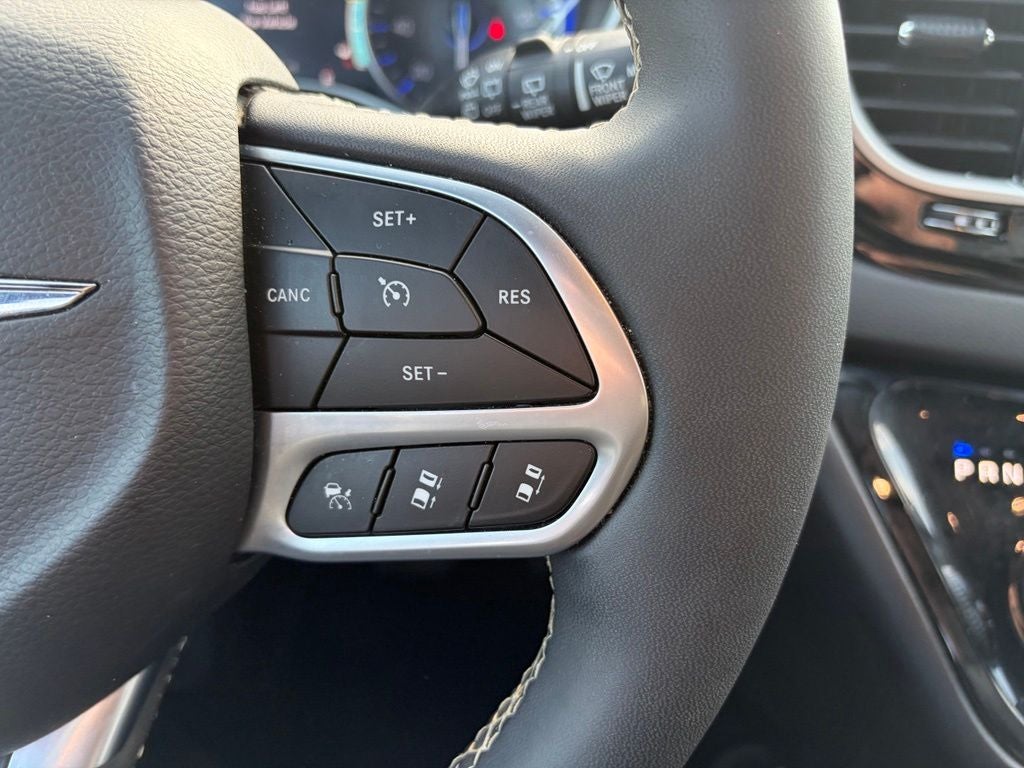 2025 Chrysler Pacifica Select