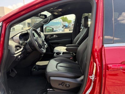 2025 Chrysler Pacifica Select * Certified Pre-Owned *
