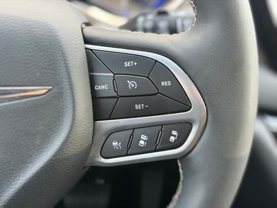 2025 Chrysler Pacifica Select * Certified Pre-Owned *
