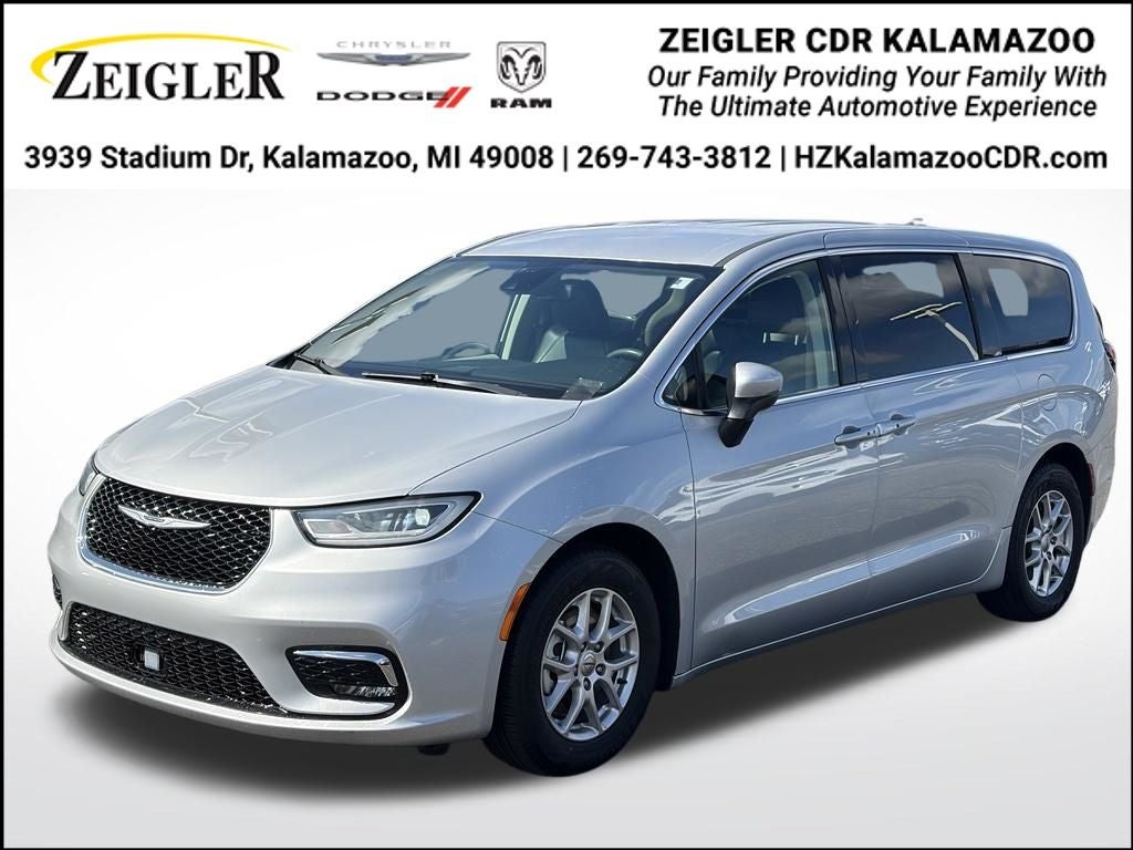 2023 Chrysler Pacifica Touring L * Certified Pre-Owned *