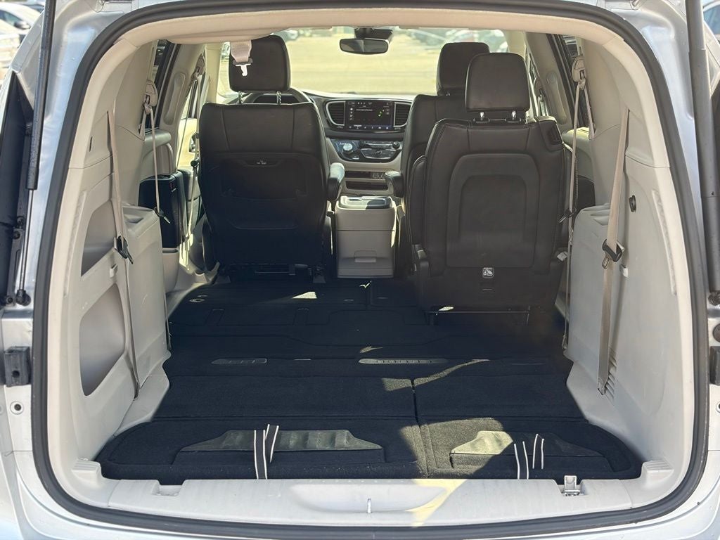 2023 Chrysler Pacifica Touring L * Certified Pre-Owned *