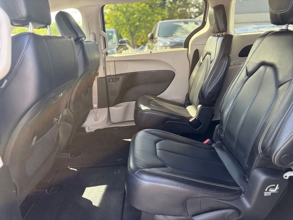 2023 Chrysler Pacifica Touring L * Certified Pre-Owned *