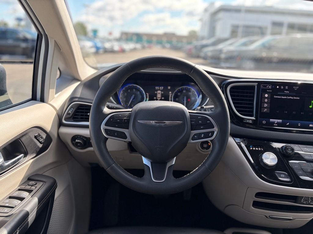 2023 Chrysler Pacifica Touring L * Certified Pre-Owned *