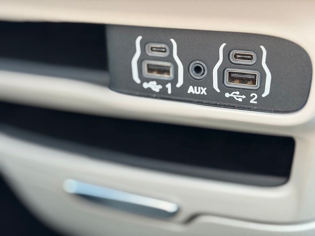 2023 Chrysler Pacifica Touring L * Certified Pre-Owned *