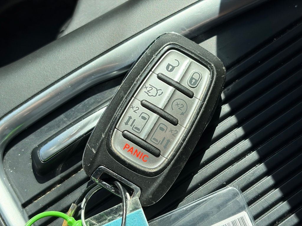 2023 Chrysler Pacifica Touring L * Certified Pre-Owned *