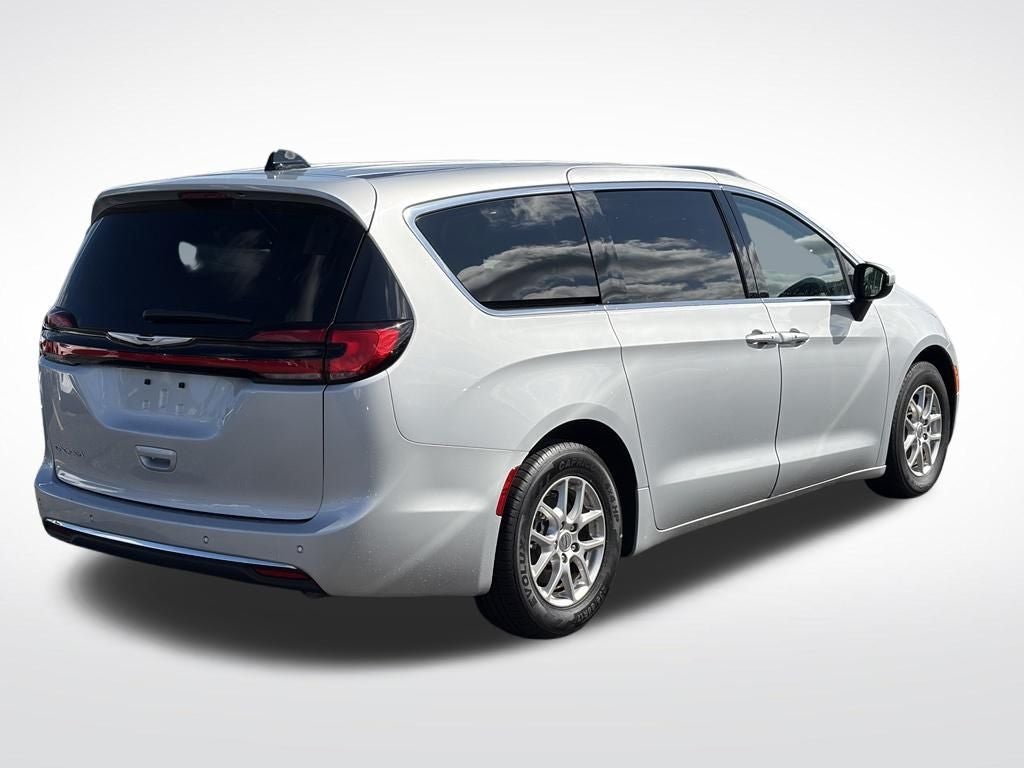 2023 Chrysler Pacifica Touring L * Certified Pre-Owned *
