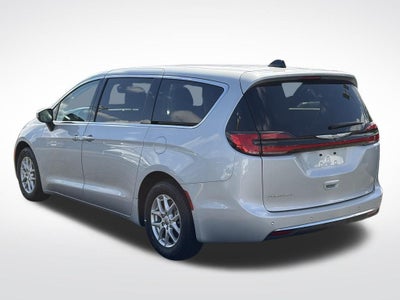 2023 Chrysler Pacifica Touring L * Certified Pre-Owned *