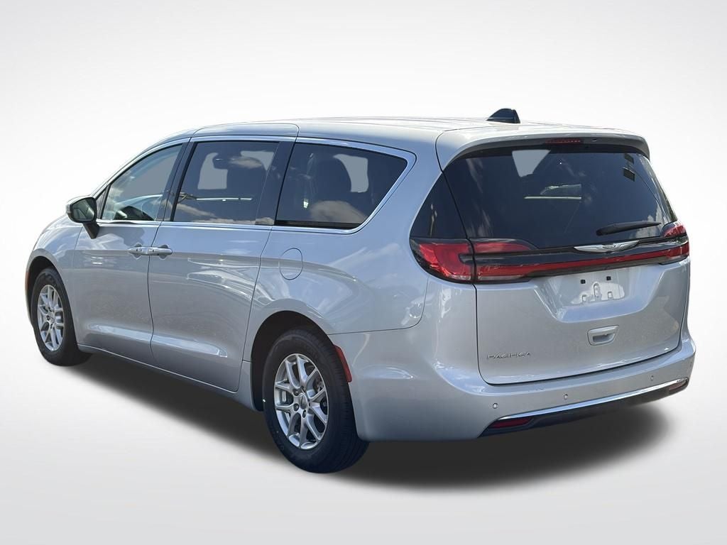 2023 Chrysler Pacifica Touring L * Certified Pre-Owned *