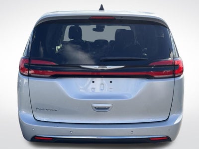 2023 Chrysler Pacifica Touring L * Certified Pre-Owned *