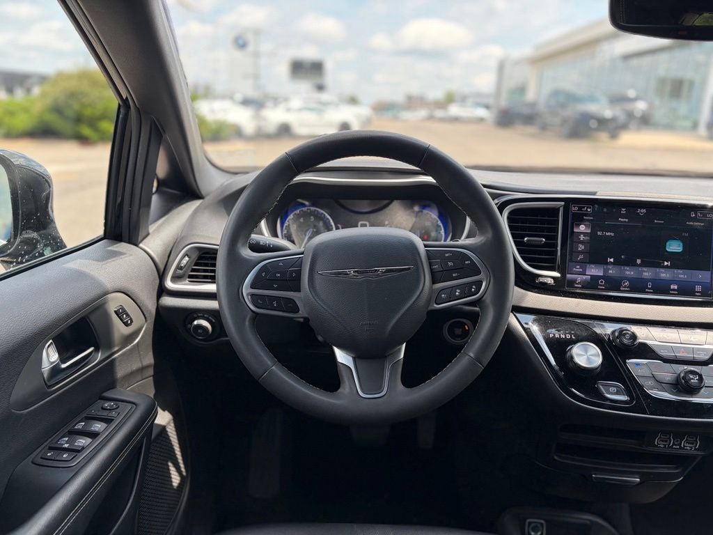 2025 Chrysler Pacifica Select * Certified Pre-Owned *