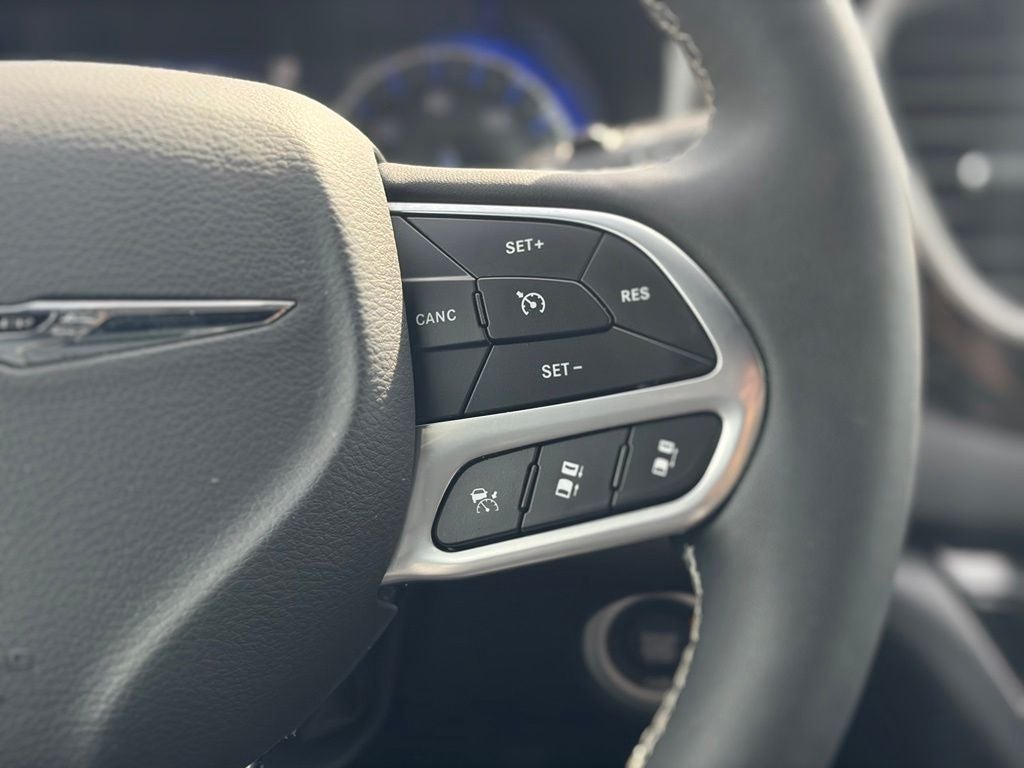 2025 Chrysler Pacifica Select * Certified Pre-Owned *