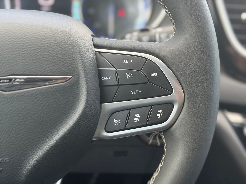 2025 Chrysler Pacifica Select * Certified Pre-Owned *