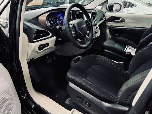 2024 Chrysler Voyager LX