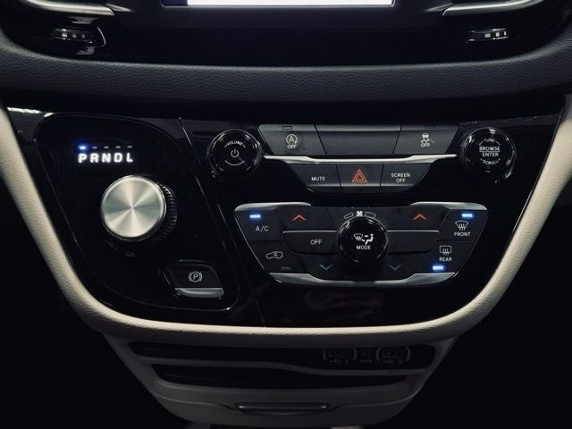 2024 Chrysler Voyager LX