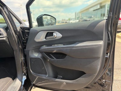 2025 Chrysler Pacifica Limited * Certified Pre-Owned *