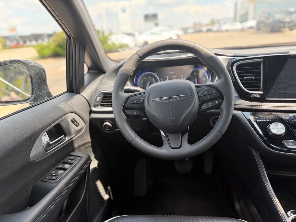 2025 Chrysler Pacifica Limited * Certified Pre-Owned *