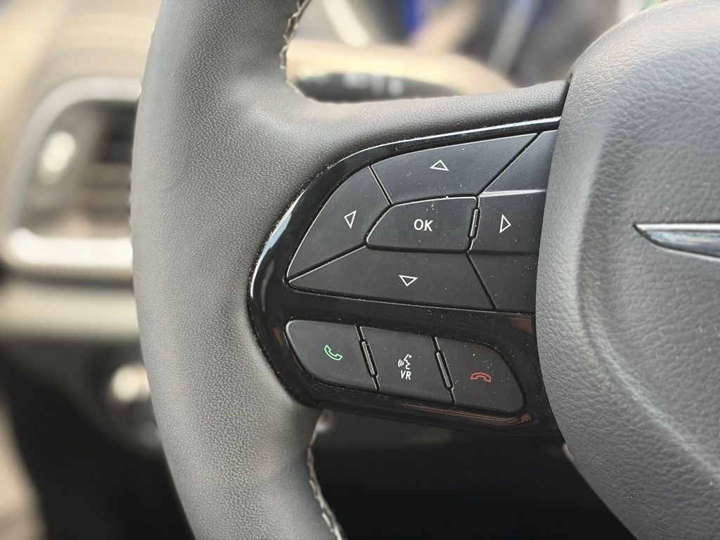 2025 Chrysler Pacifica Limited * Certified Pre-Owned *