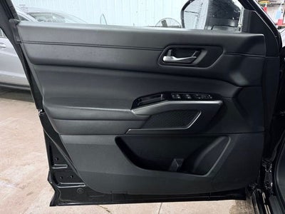 2024 Nissan Pathfinder SL 4WD