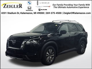 2023 Nissan Pathfinder SL 4WD
