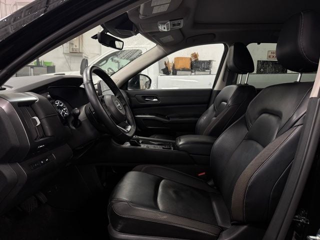 2023 Nissan Pathfinder SL 4WD