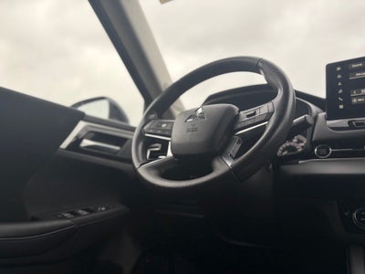 2025 Mitsubishi Outlander ES