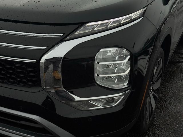 2025 Mitsubishi Outlander Base