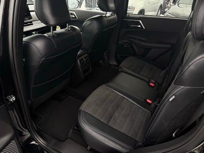 2025 Mitsubishi Outlander Base