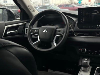 2025 Mitsubishi Outlander Base