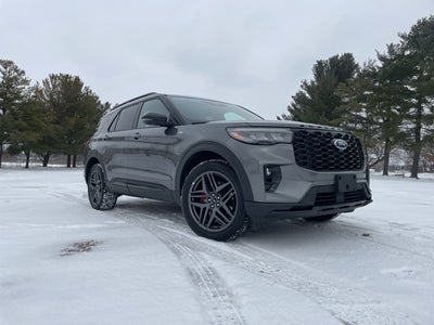 2025 Ford Explorer ST-Line