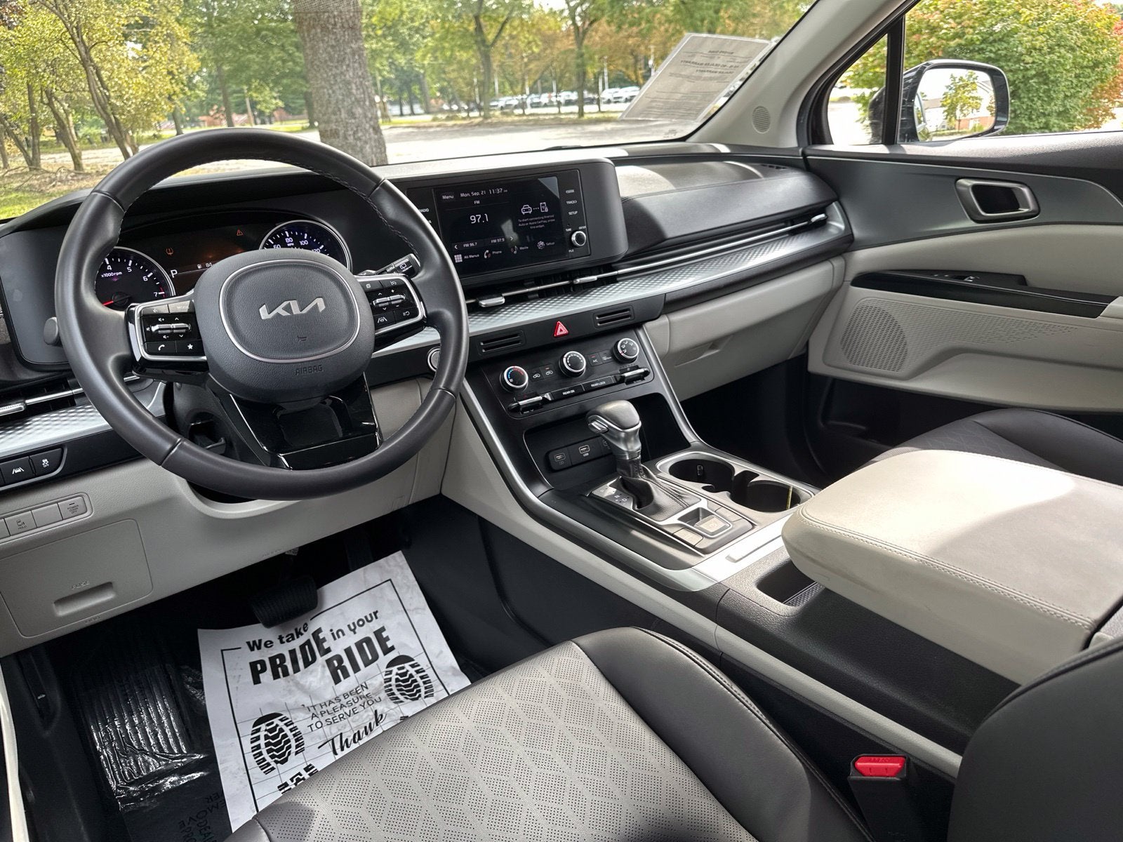 2024 Kia Carnival LX