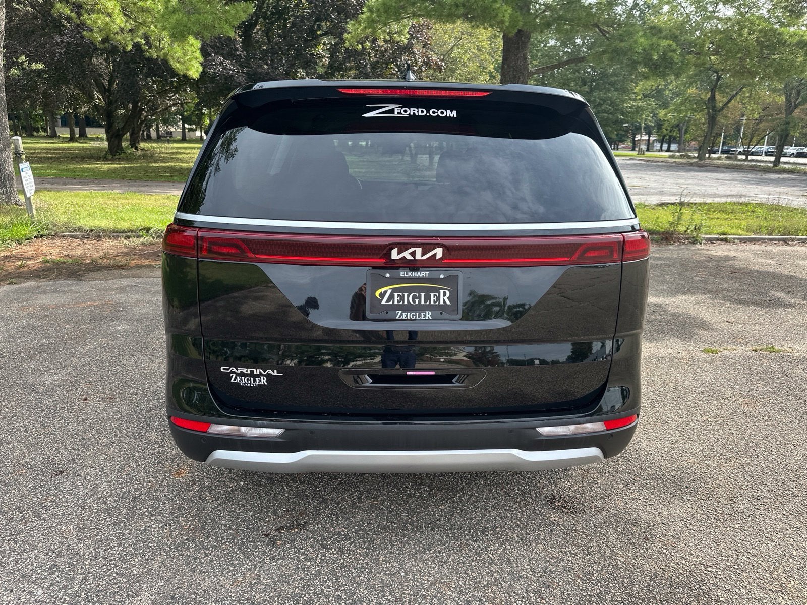 2024 Kia Carnival LX