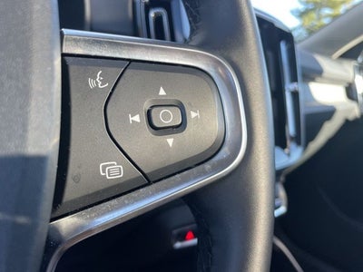 2025 Volvo XC40 B5 Core
