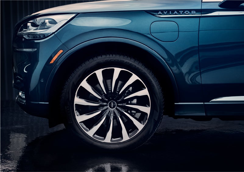 The 2023 Lincoln Aviator® Black Label Grand Touring model with unique 12-spoke wheel | Zeigler Lincoln of Kalamazoo in Kalamazoo MI