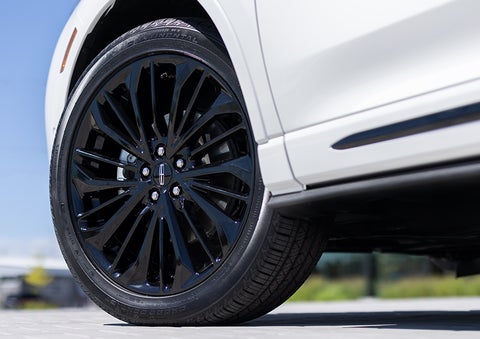 The stylish blacked-out 20-inch wheels from the available Jet Appearance Package are shown. | Zeigler Lincoln of Kalamazoo in Kalamazoo MI