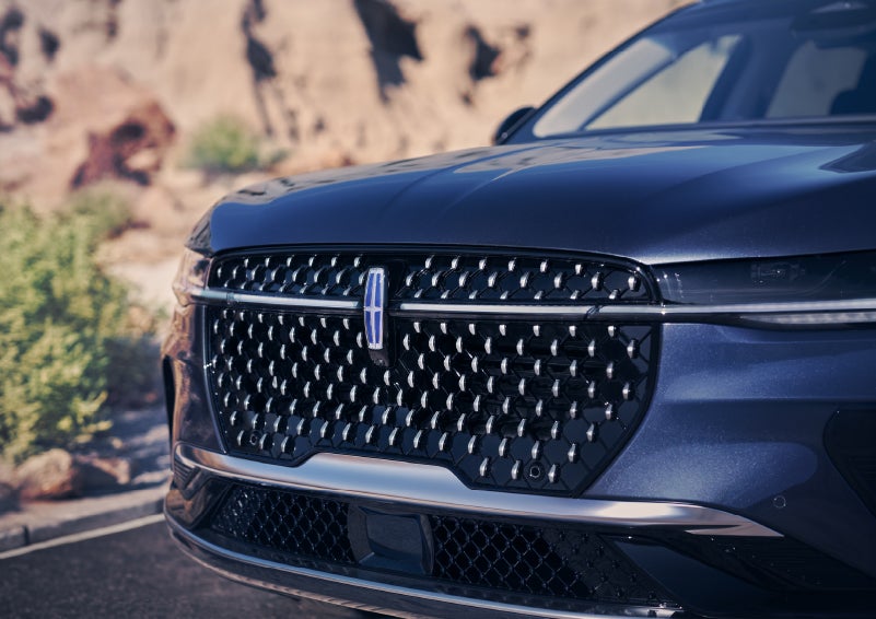 The stylish grille of a 2024 Lincoln Nautilus® SUV sparkles in the sunlight. | Zeigler Lincoln of Kalamazoo in Kalamazoo MI