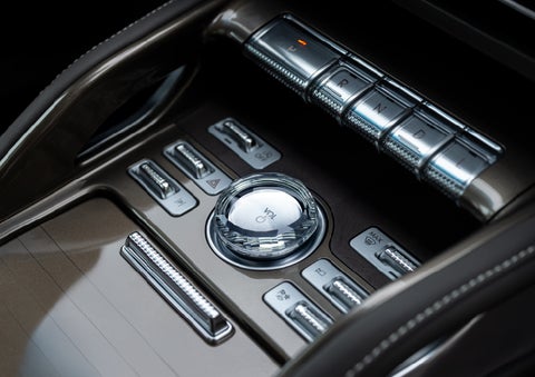 A crystal-inspired volume knob is shown in the center floor console of a 2024 Lincoln Nautilus® SUV. | Zeigler Lincoln of Kalamazoo in Kalamazoo MI