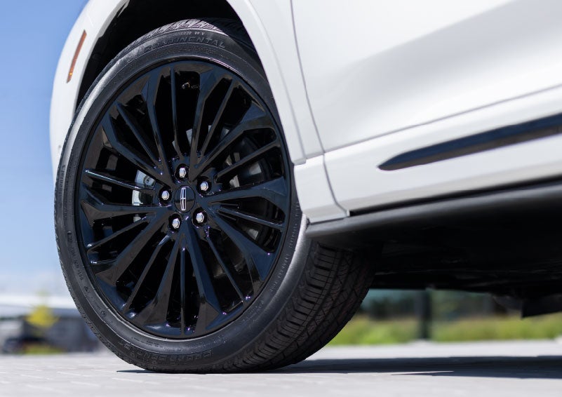 A stylish 20-inch black aluminum wheel of the available Jet Appearance Package is shown. | Zeigler Lincoln of Kalamazoo in Kalamazoo MI