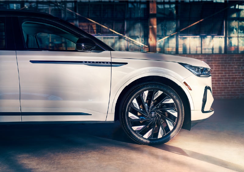 The wheels of the available Jet Appearance Package are highlighted. | Zeigler Lincoln of Kalamazoo in Kalamazoo MI